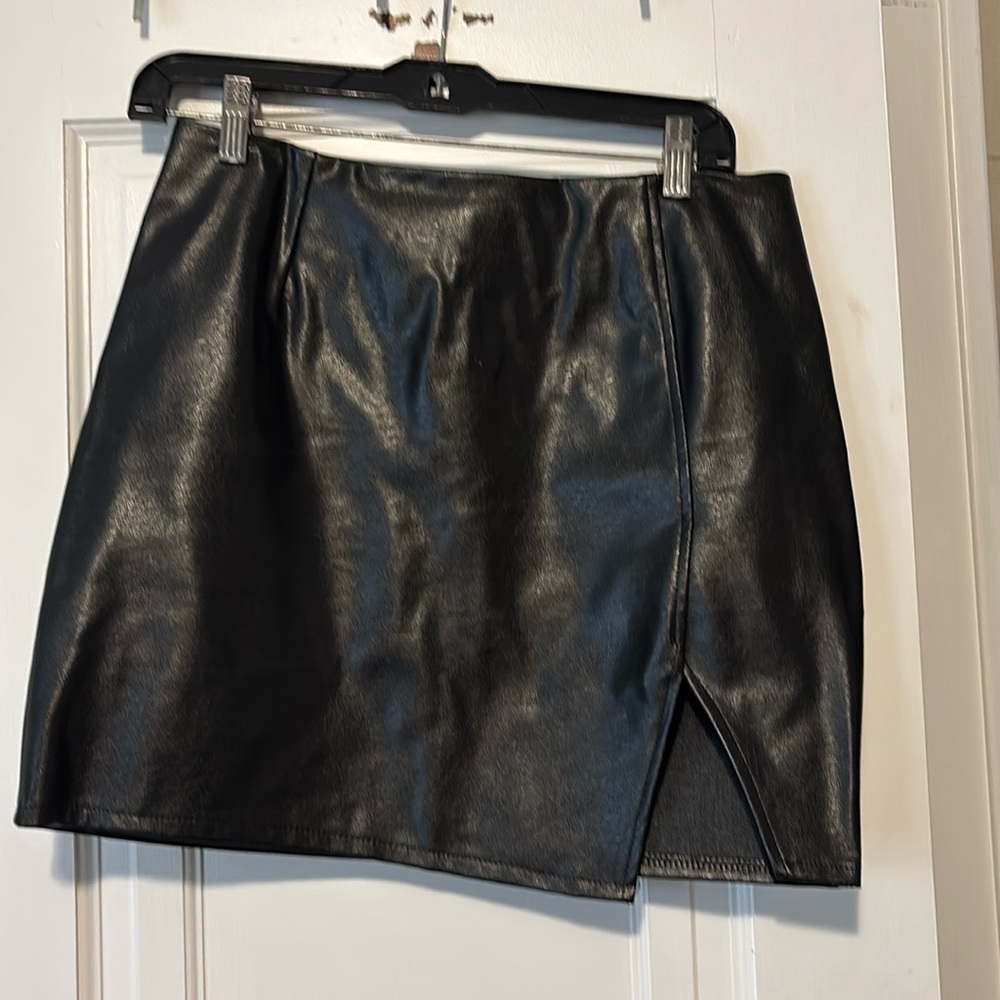 Faux leather front slip miniskirt